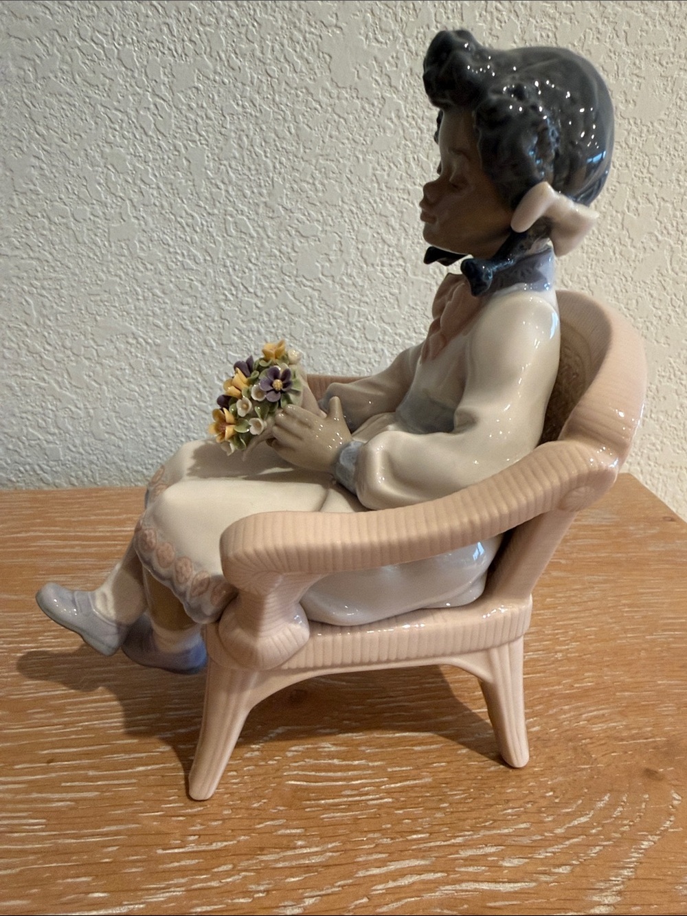 Lladro “Sitting Pretty” #5699. Black Legacy Collection. Porcelain. - Picture 2 of 5